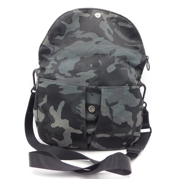 Lululemon athletica Camo Crossbody Bag - Black and Gray EUC - Picture 3 of 13